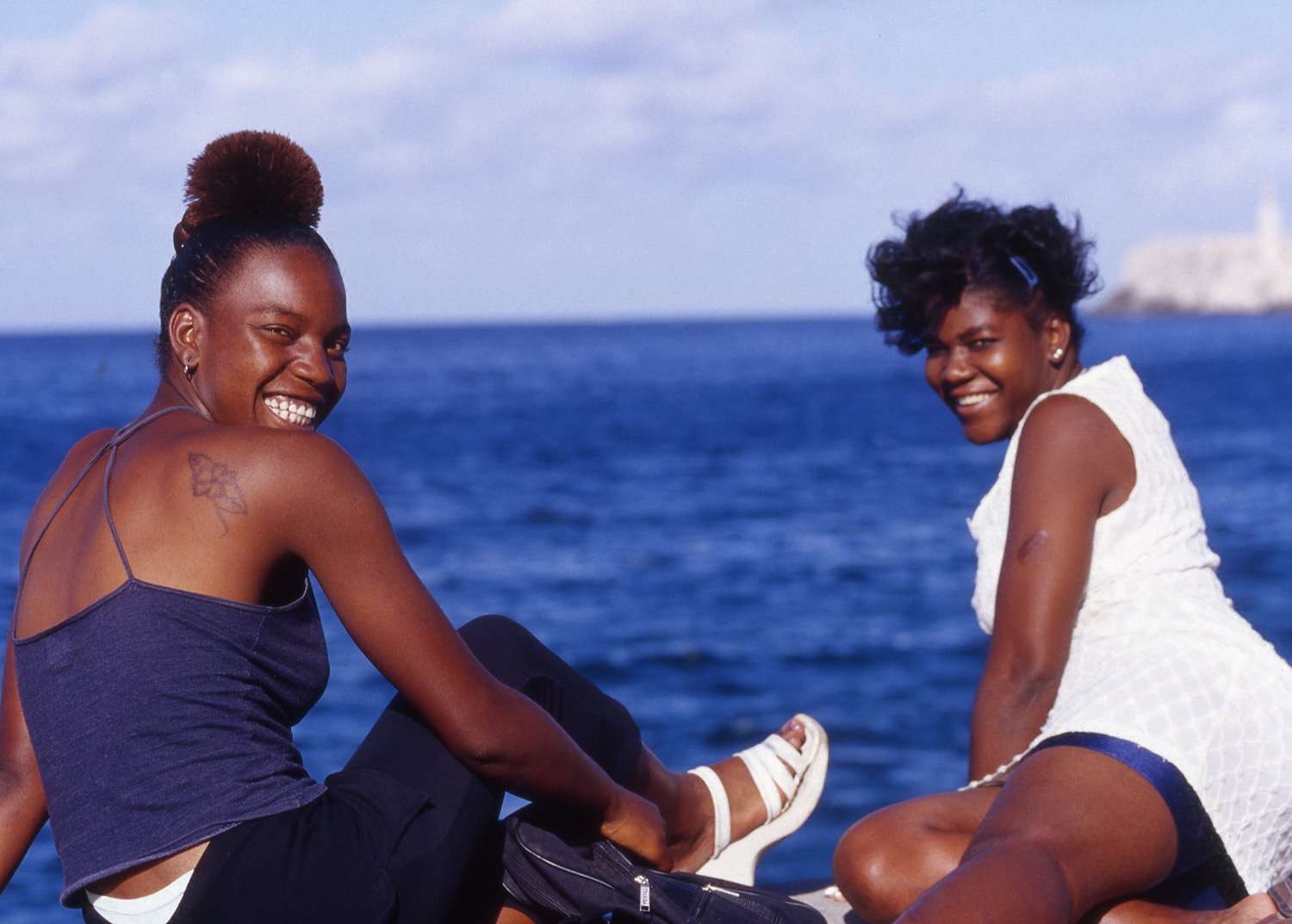 Cuba_young-ladies-malecon-Cuba102.jpg