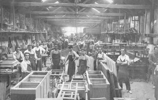 Etablert i 1947, har Treku gjennomført en industrialisering av fabrikken med mål å ta vare på den menneskelige kompetansen og erfaringen som kommer fra&nbsp;manuelt håndtverk.&nbsp;