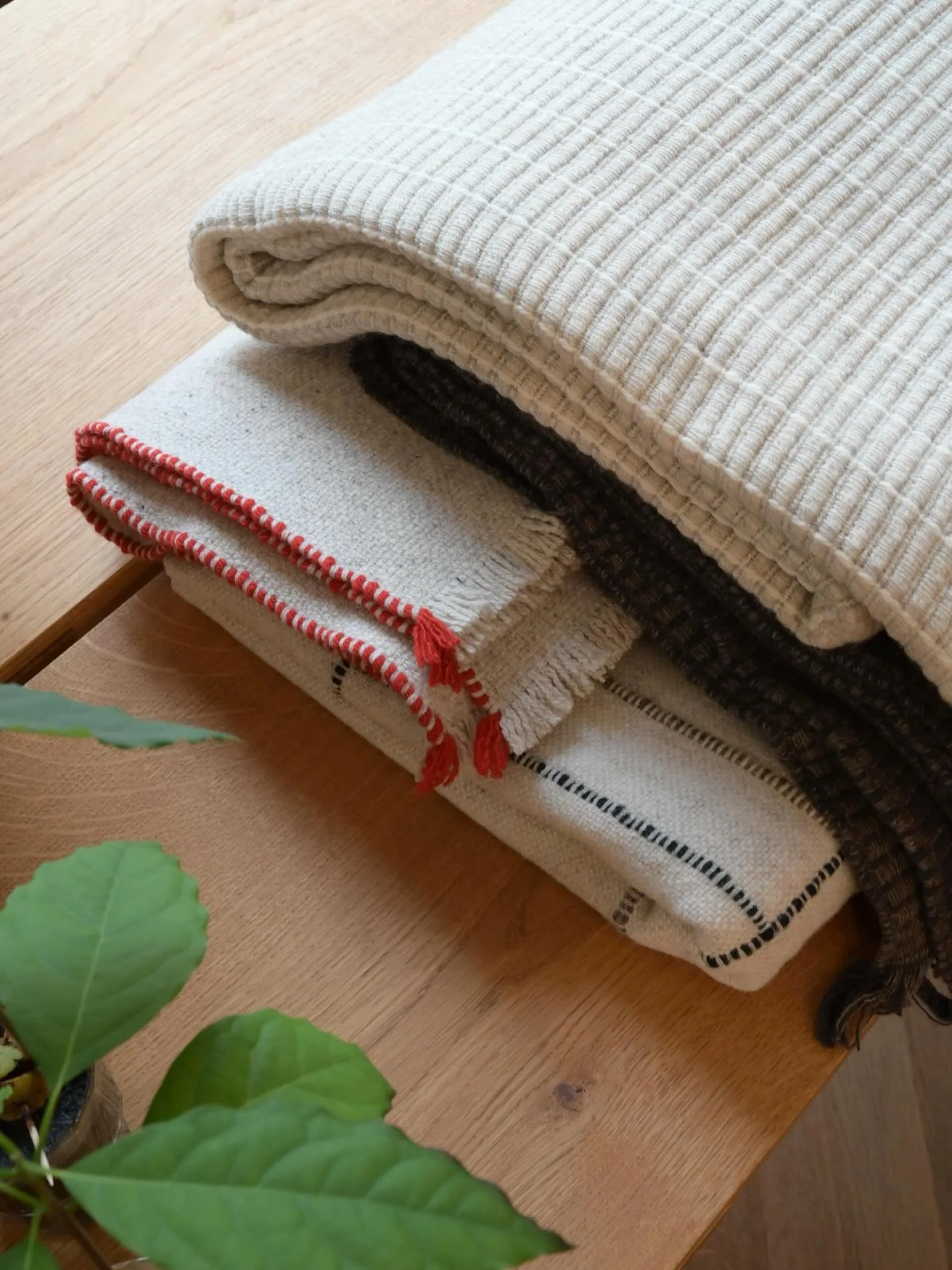 Klar for vinter og m&oslash;rketid! H&aring;ndvevde, myk ull og fra de fine folka p&aring; @teixidors - Du finner dem i butikken til @hotel.1904 i &Aring;lesund. 

#teixidors #hotel1904 #handmade #vowen #merinowool #newwool #pledd #m&oslash;rketid #h