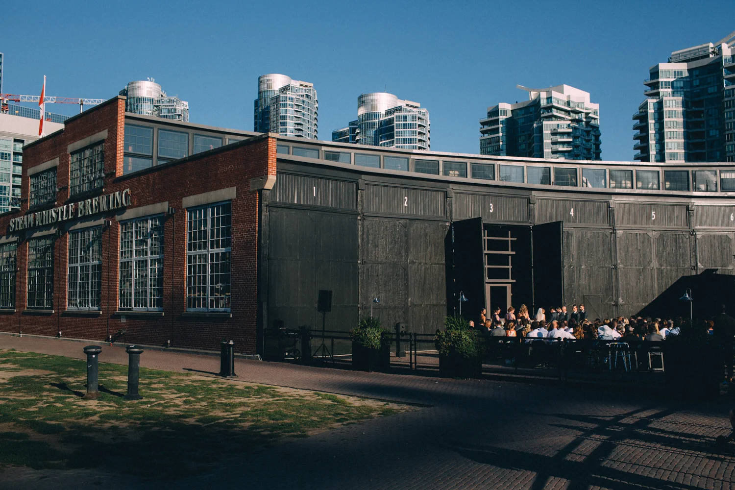 Steam-Whistle-Brewery-wedding-photos-Toronto-wedding-photography-by-Sam-Wong-of-Artanis-Collective_37.jpg