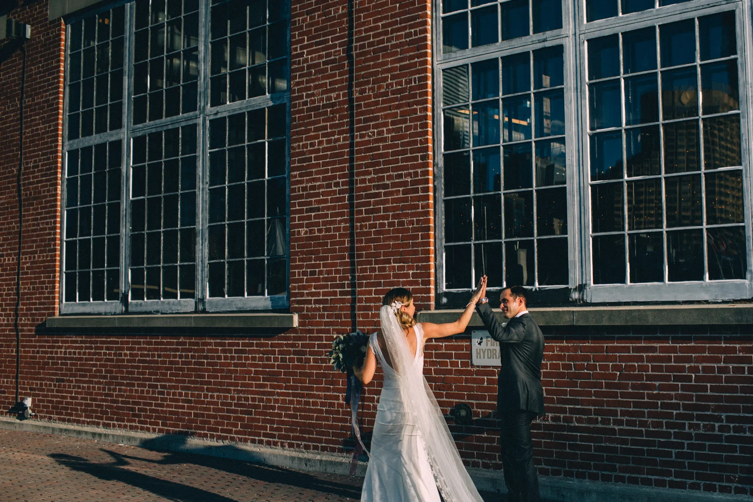 Steam-Whistle-Brewery-wedding-photos-Toronto-wedding-photography-by-Sam-Wong-of-Artanis-Collective_39.jpg