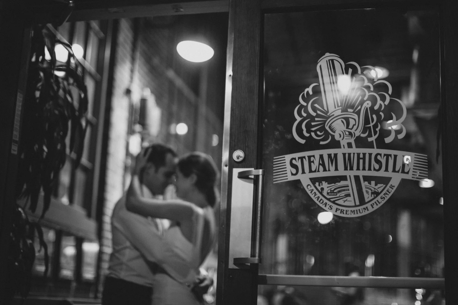 Steam-Whistle-Brewery-wedding-photos-Toronto-wedding-photography-by-Sam-Wong-of-Artanis-Collective_64.jpg