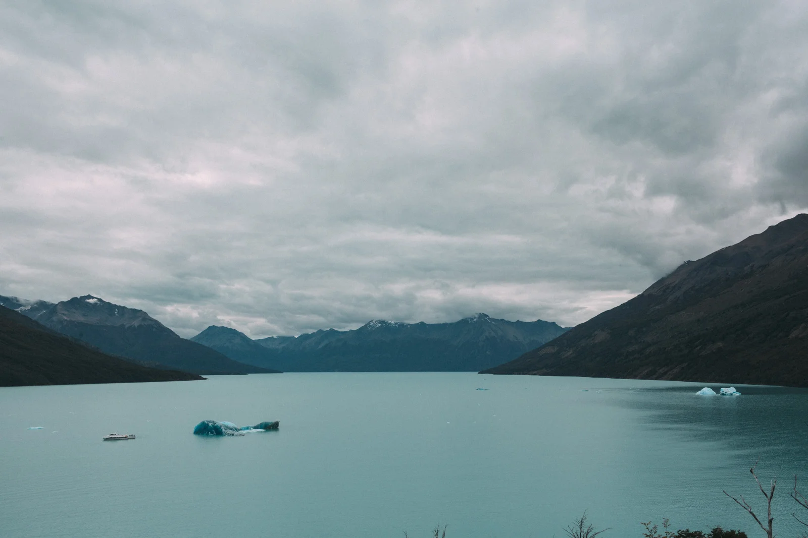 Patagonia-engagement-photography-in-El-Chalten-Argentina-by-lifestyle-photographer-Sam-Wong-of-Artanis-Collective_122.jpg