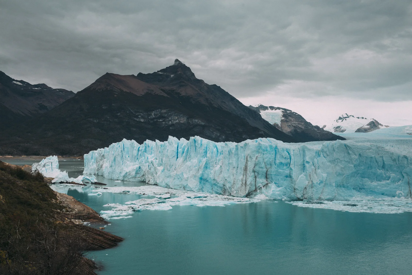 Patagonia-engagement-photography-in-El-Chalten-Argentina-by-lifestyle-photographer-Sam-Wong-of-Artanis-Collective_123.jpg