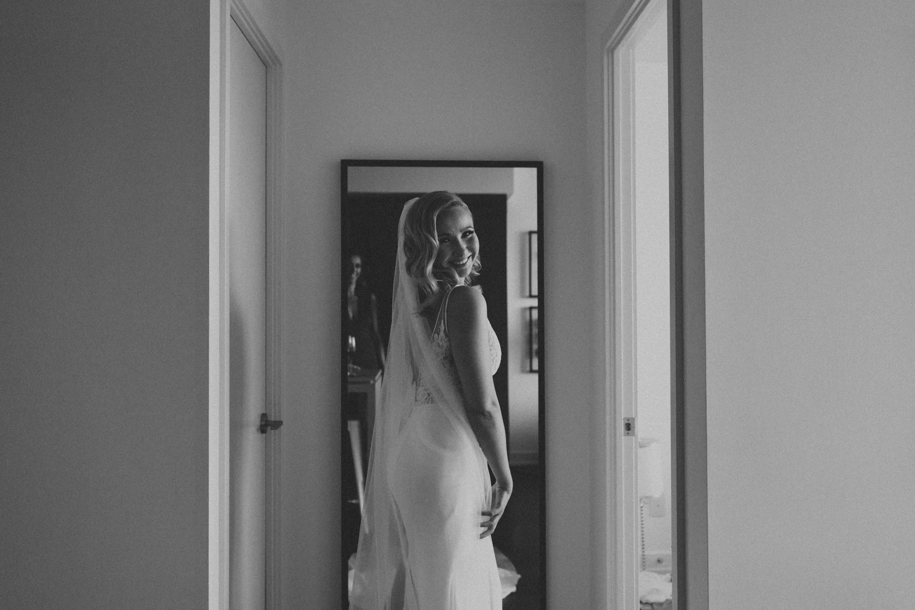 Thompson-Landry-Gallery-wedding-photos-Toronto-by-Sam-Wong-of-Artanis-Collective-Polina-Zarko_0008.jpg