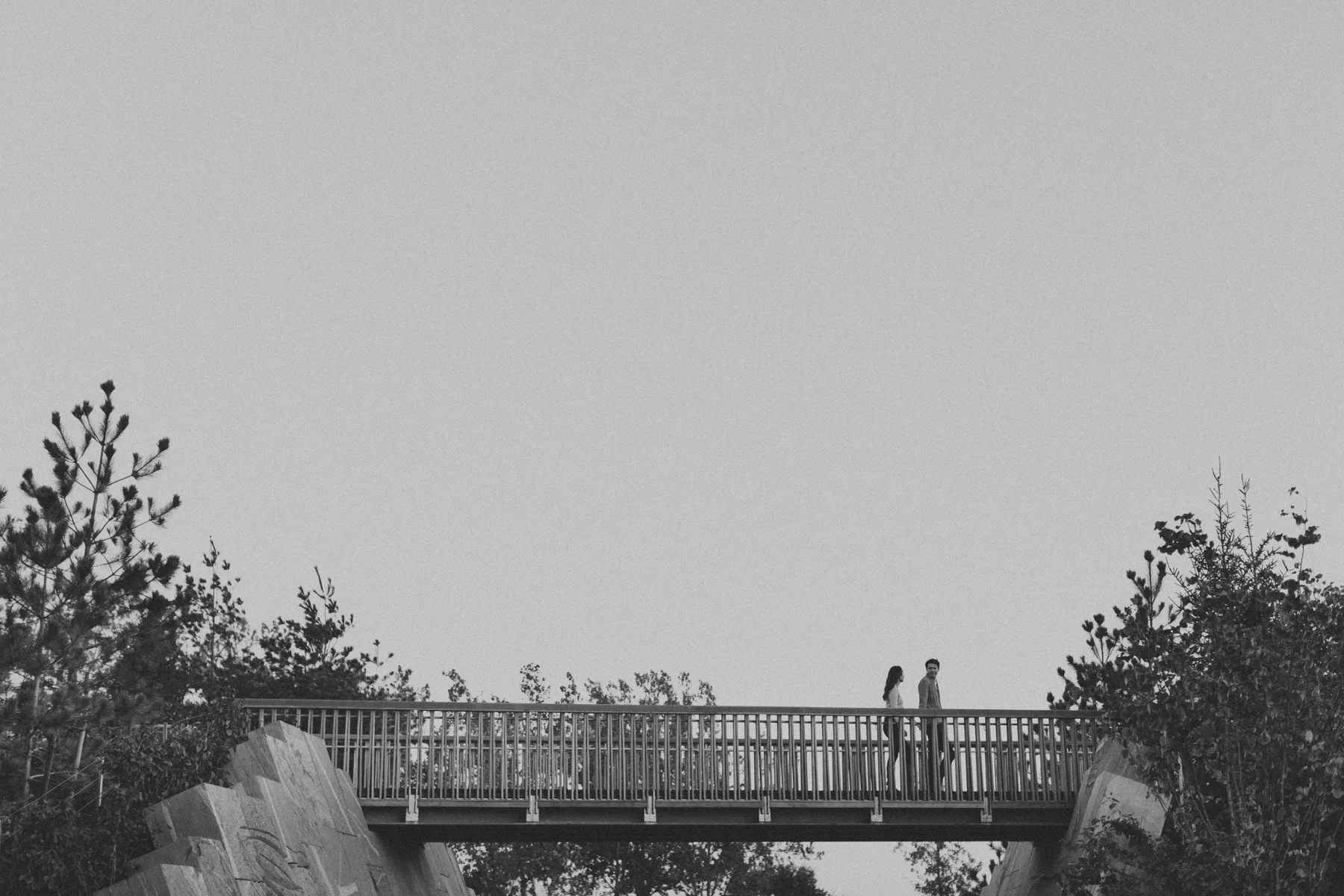 Trillium-Park-Toronto-enagement-session-by-wedding-photography-Sam-Wong-of-Artanis-Collective_16.jpg