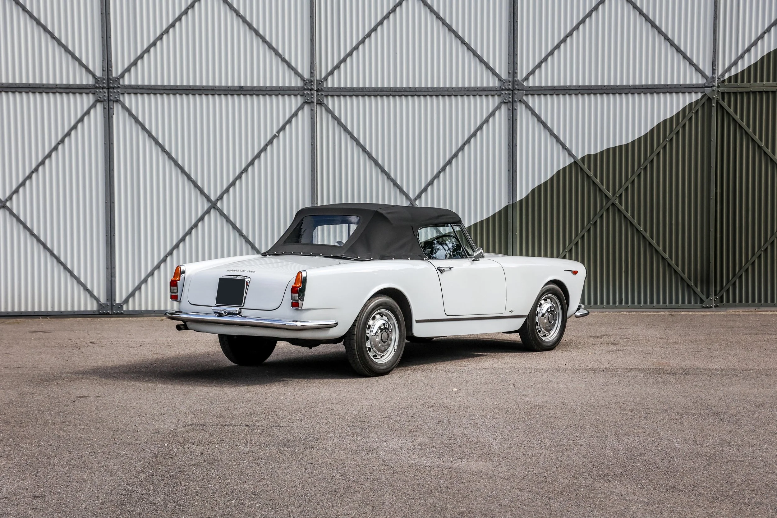 Alfa Romeo 2600-30.jpg