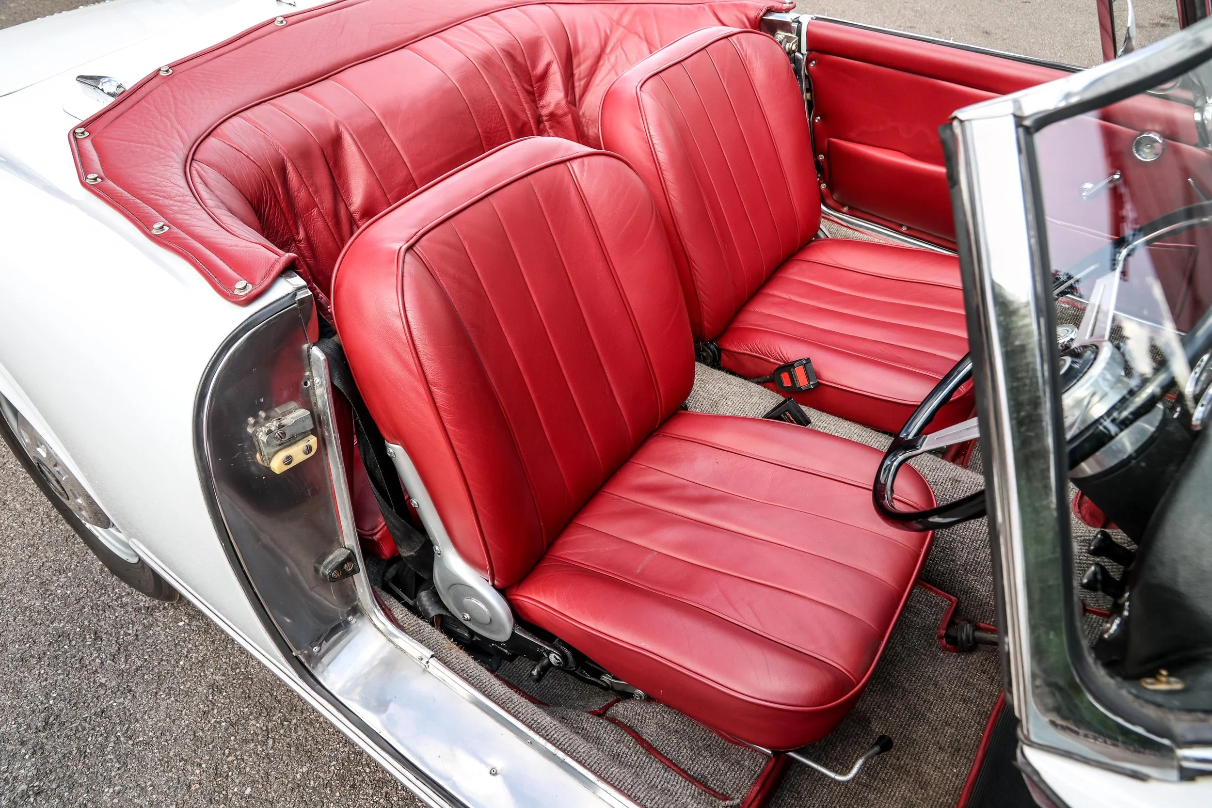 Alfa Romeo 2600-25.jpg