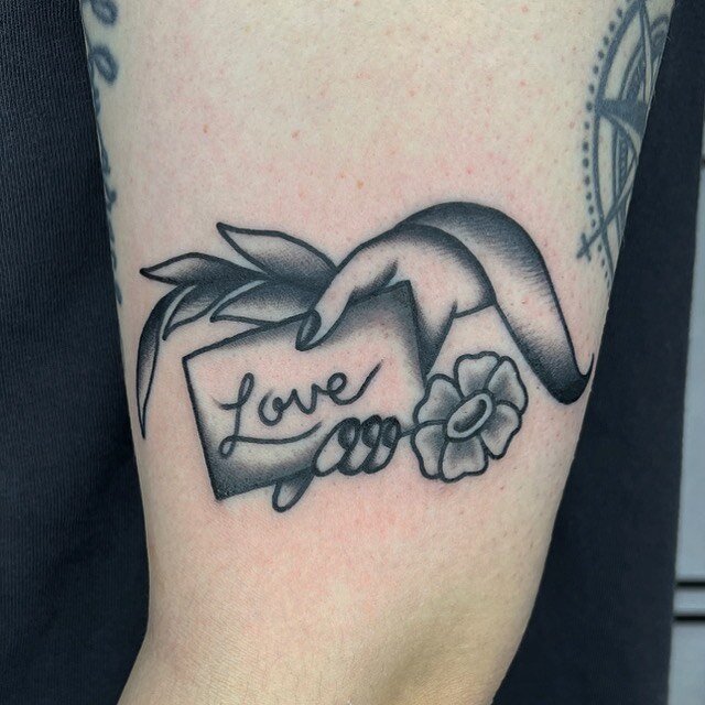 Tattoos like this fill me with love (ha ha ha)! Thanks Tayla! 
@houseofdaggerstattoo