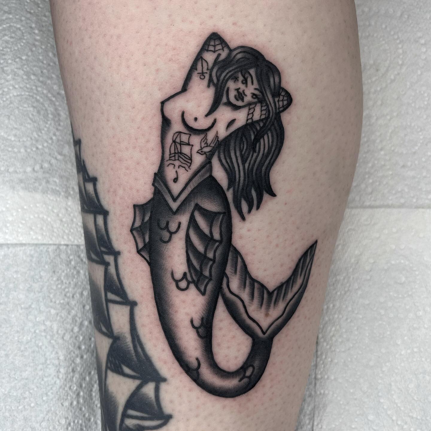 Mermaid for Vanessa! 
@houseofdaggerstattoo