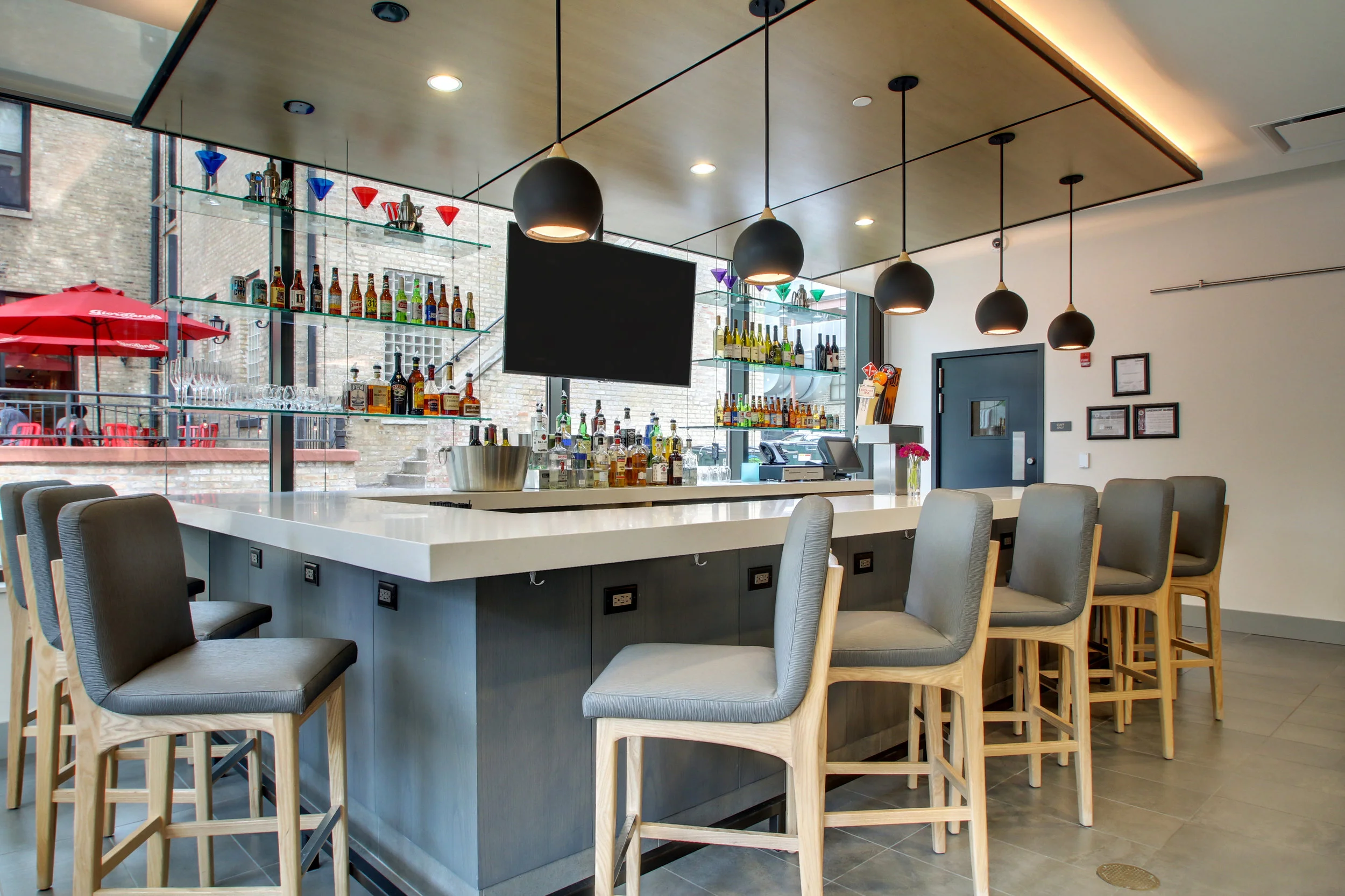 Bar 01.jpg