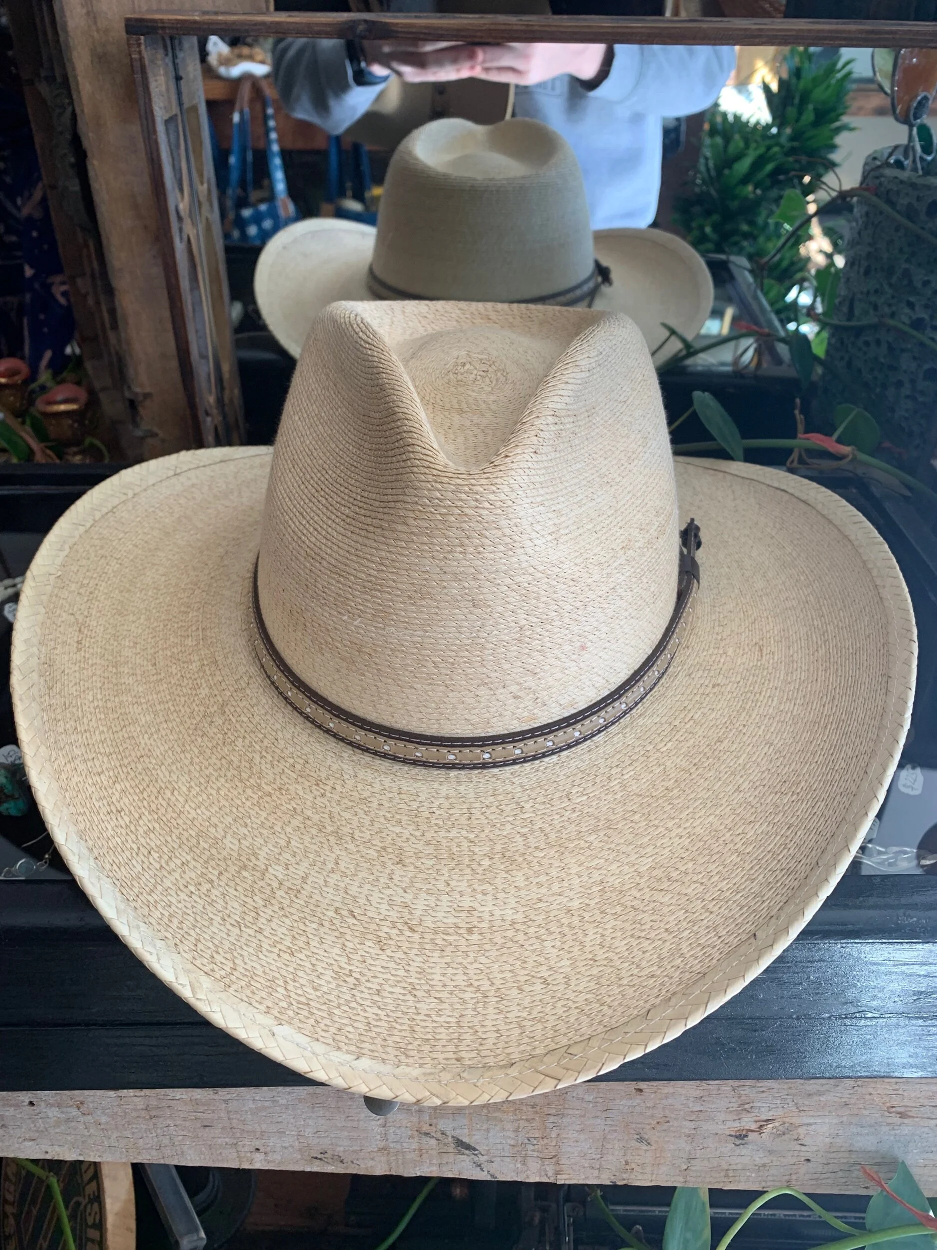 4AE6CBB0-89D8-414F-93C0-F4554A70A9B3