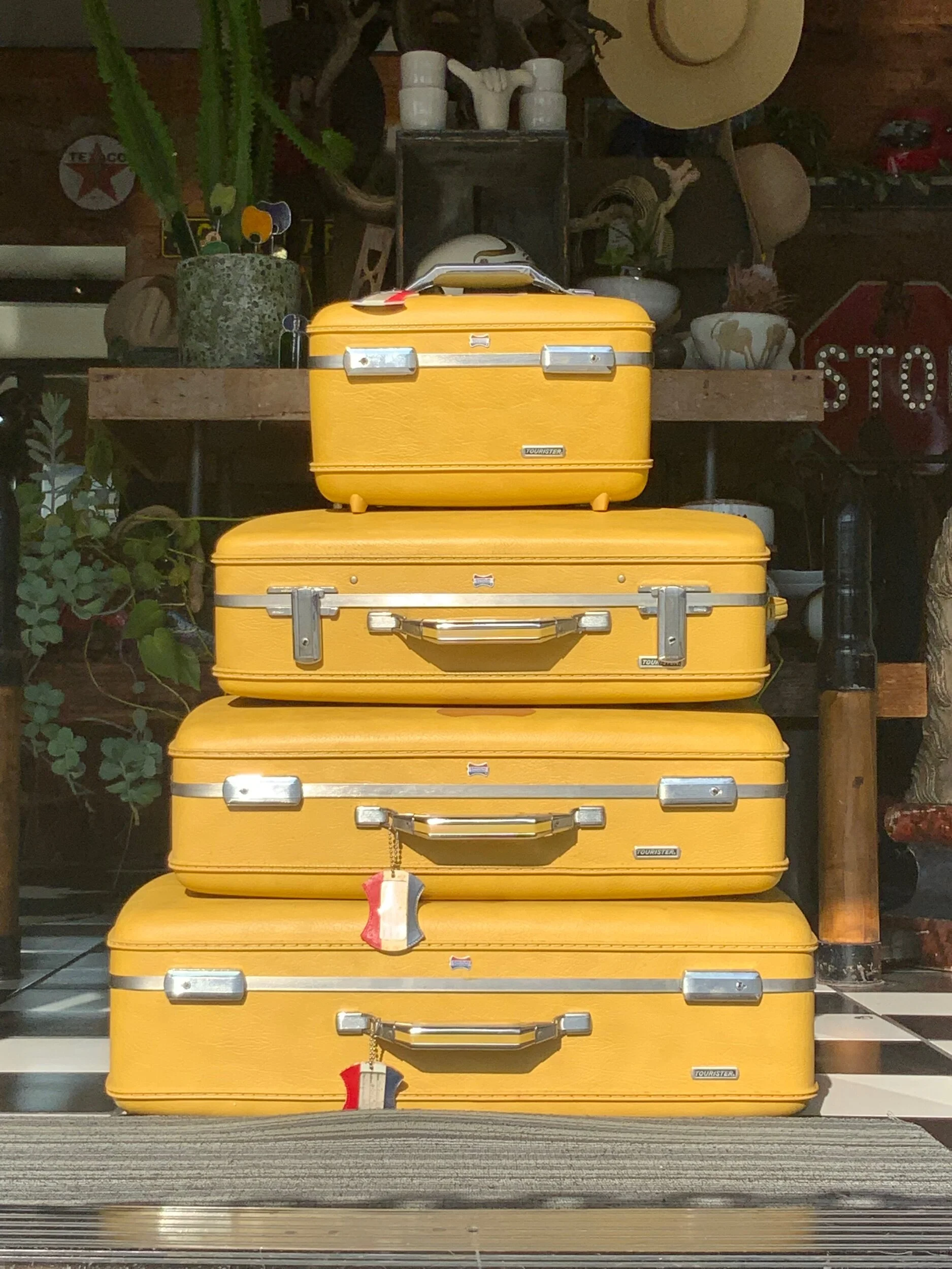 9893E465-C335-429C-8159-9C61C35896FA