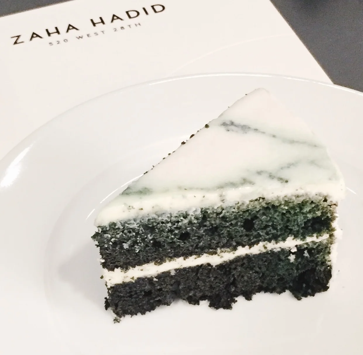 Zaha Hadid-inspired cake covered in Chefanie Sheets