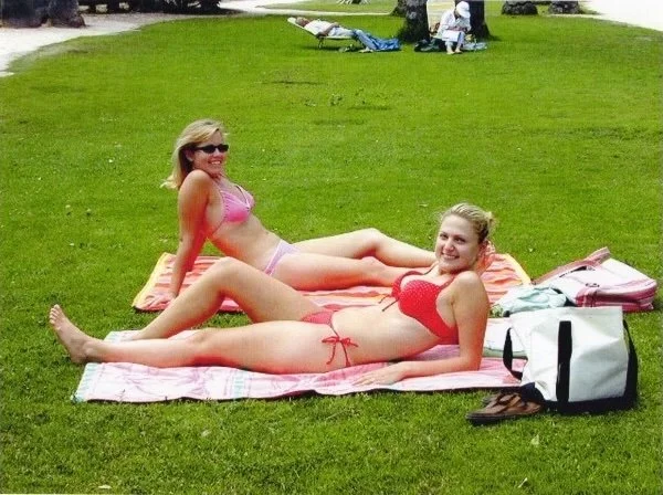 2 girls bathing in Palisades Park L.A. good.JPG