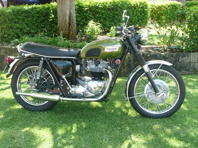 Triumph TR6R Tiger 650 Green Tank 001.jpeg