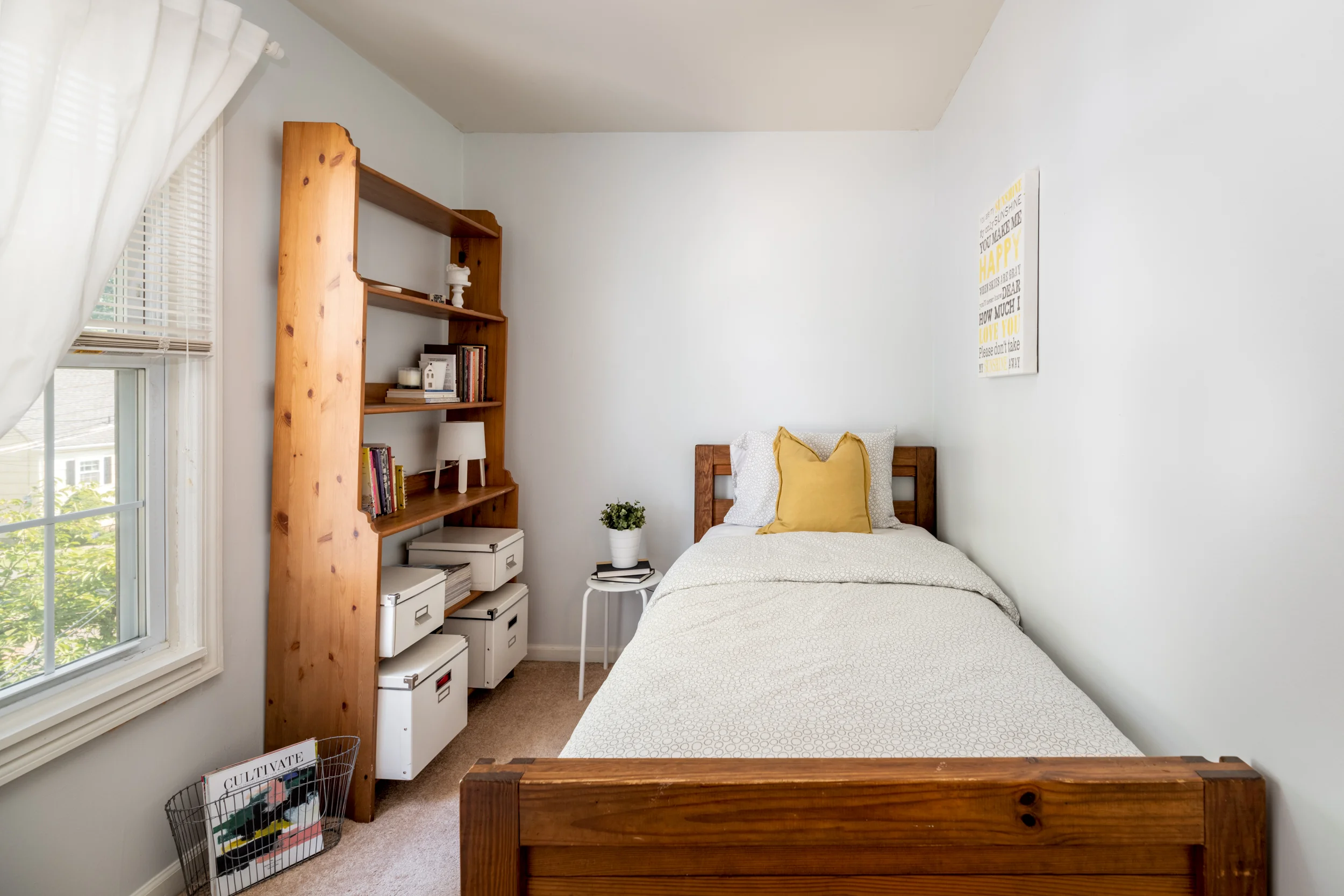 7LakeshoreDr_Bed2_1.jpg