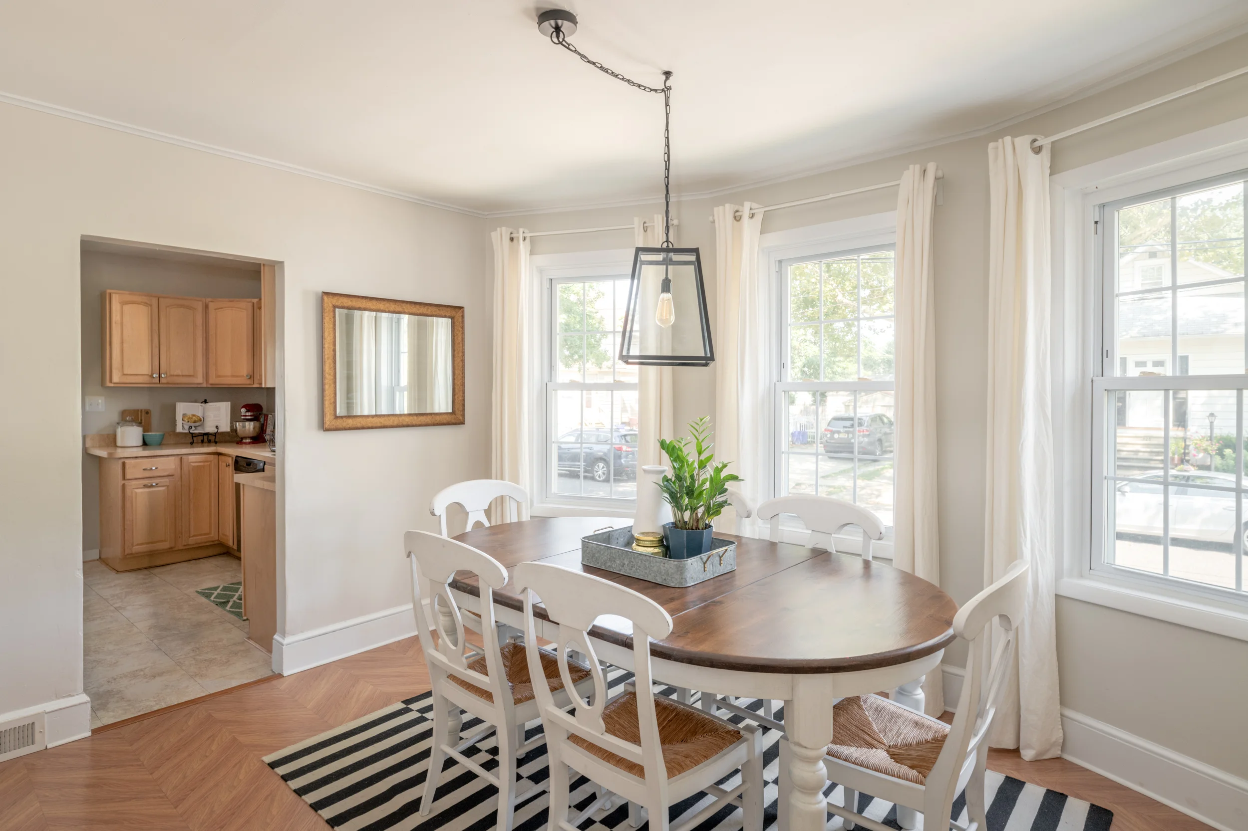 7LakeshoreDr_Dining_1.jpg