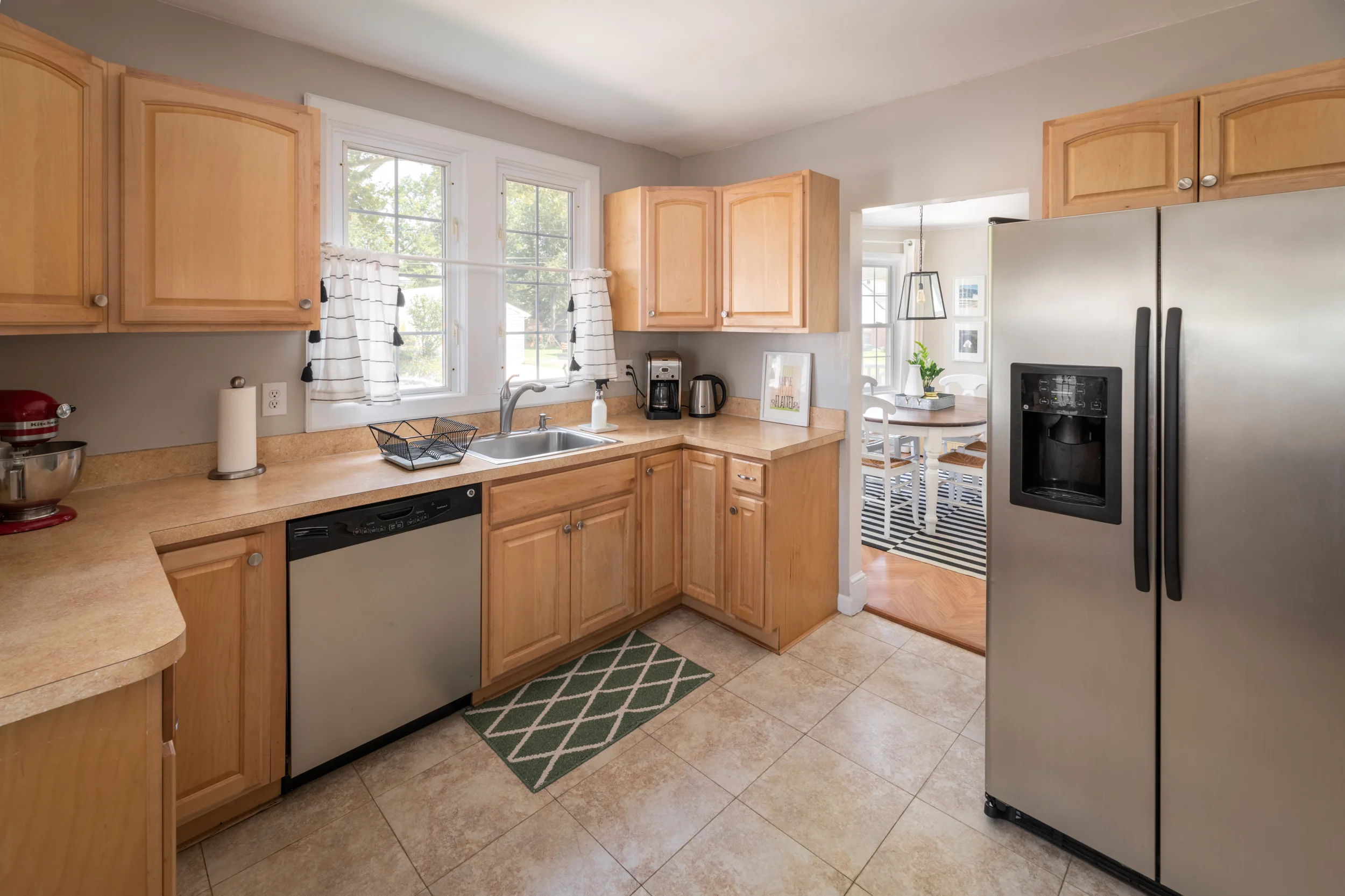 7LakeshoreDr_Kitchen_3.jpg