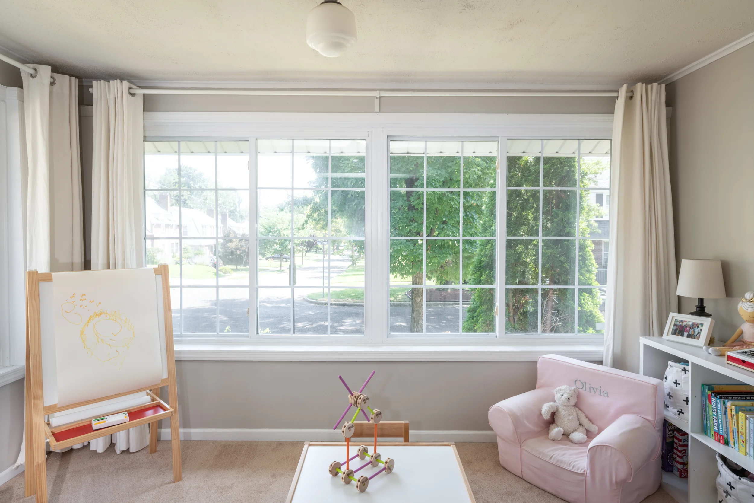 7LakeshoreDr_Living_2.jpg