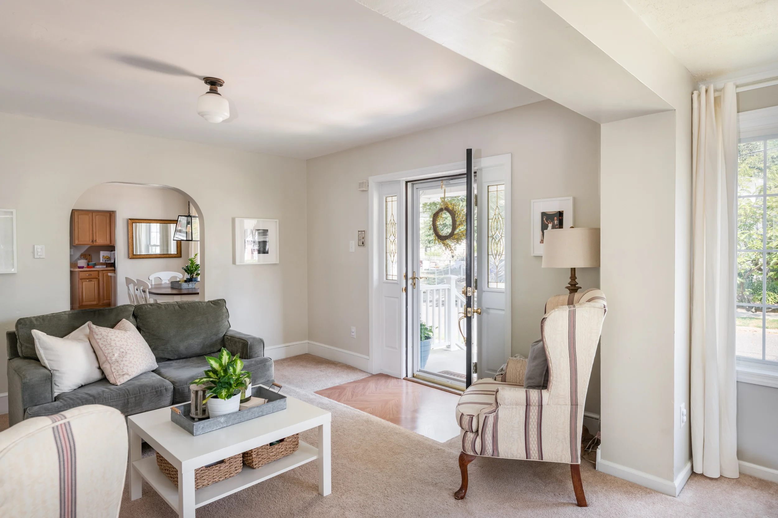 7LakeshoreDr_Living_3.jpg