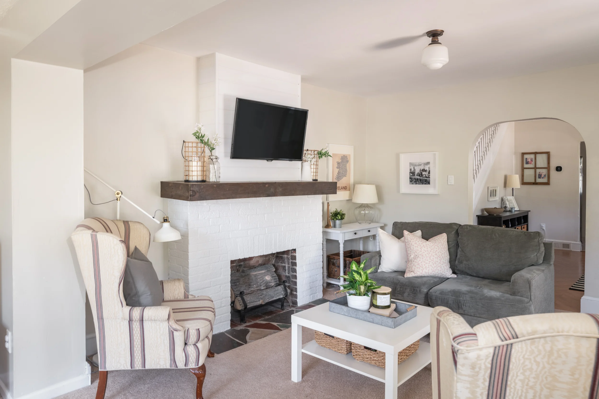 7LakeshoreDr_Living_4.jpg