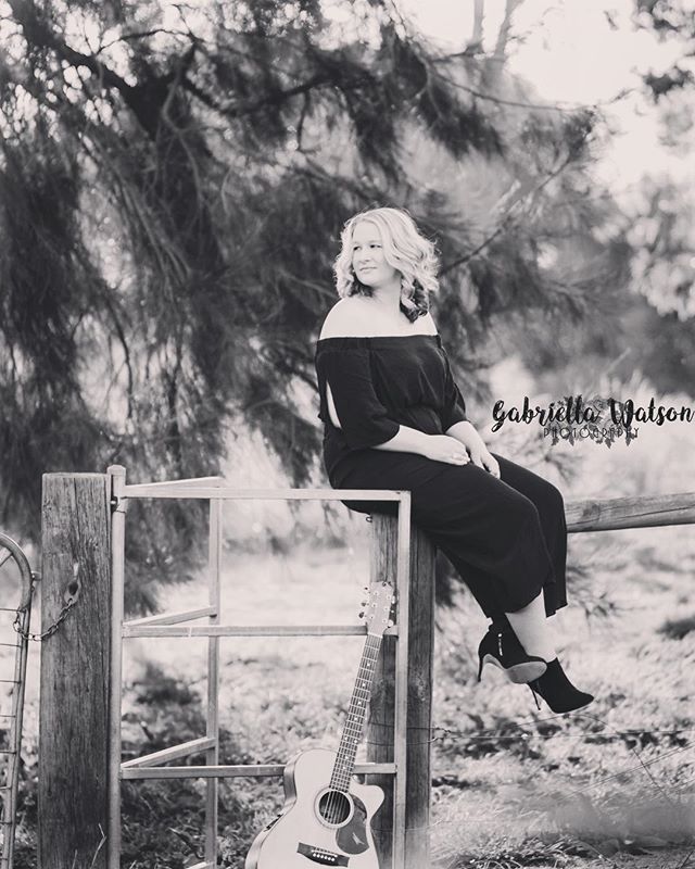 We are pleased to be working with @rothswinebarmudgee to bring @chloeswannellmusic to their beautiful vineyard this Friday evening. Catch her in the shed from 8pm. #music #mudgee