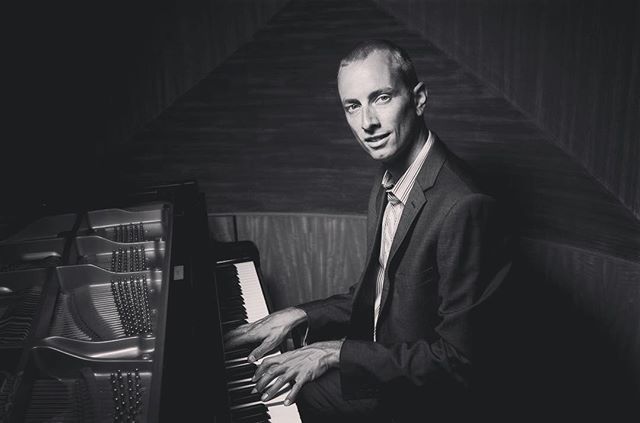 Catch pianist and all round entertainer @hbsaxby at @rothswinebarmudgee this Saturday night! He’ll be kicking off in the shed from 8pm with all of your favourites. #mudgee #music #suaver