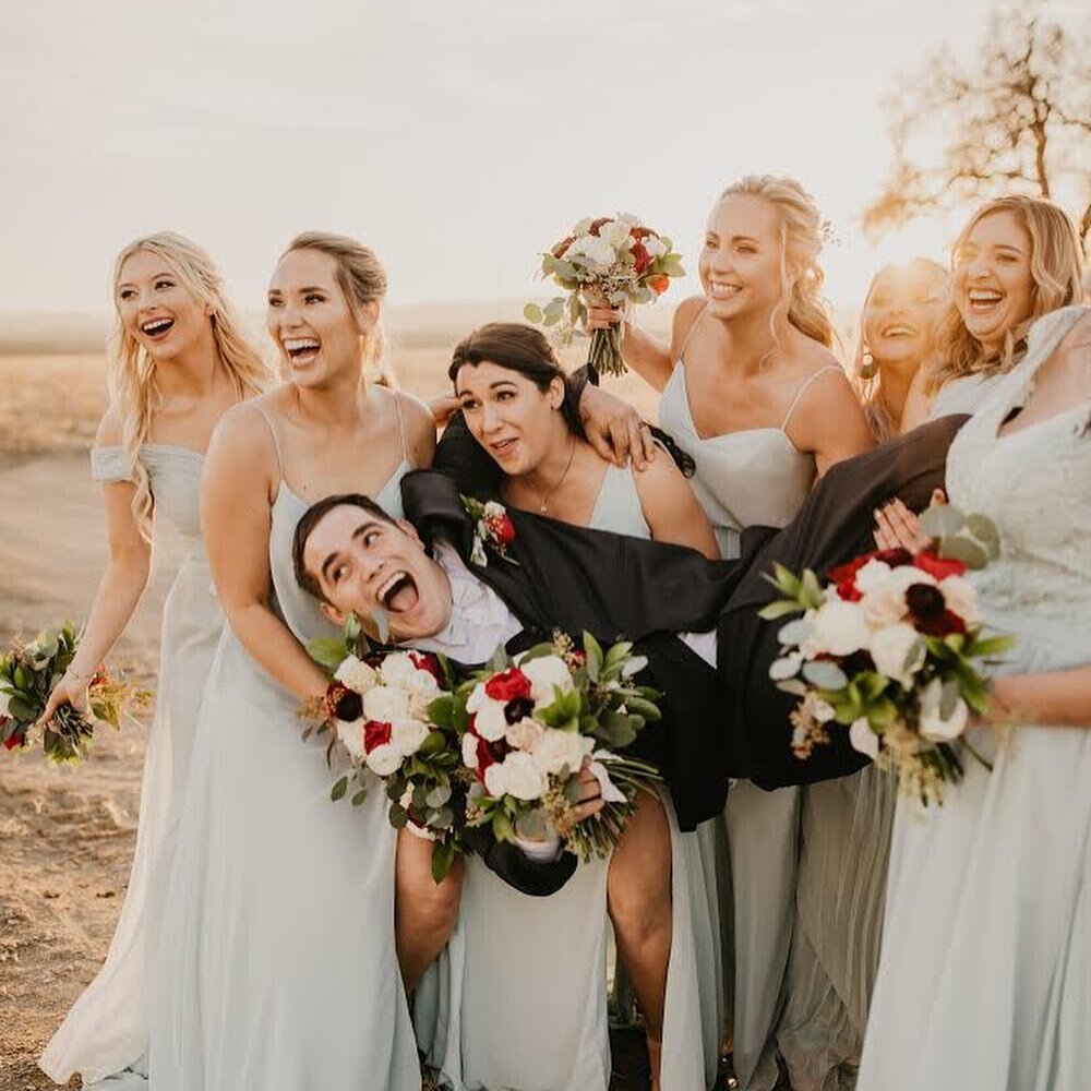 Love, the golden hour glow &amp; smiles like these make it all worth it! 🙌 // Photos @tyler.ranalla // Florals @mcreationsfloraldesign // Beauty @personifybridal #welovewhatwedo❤️