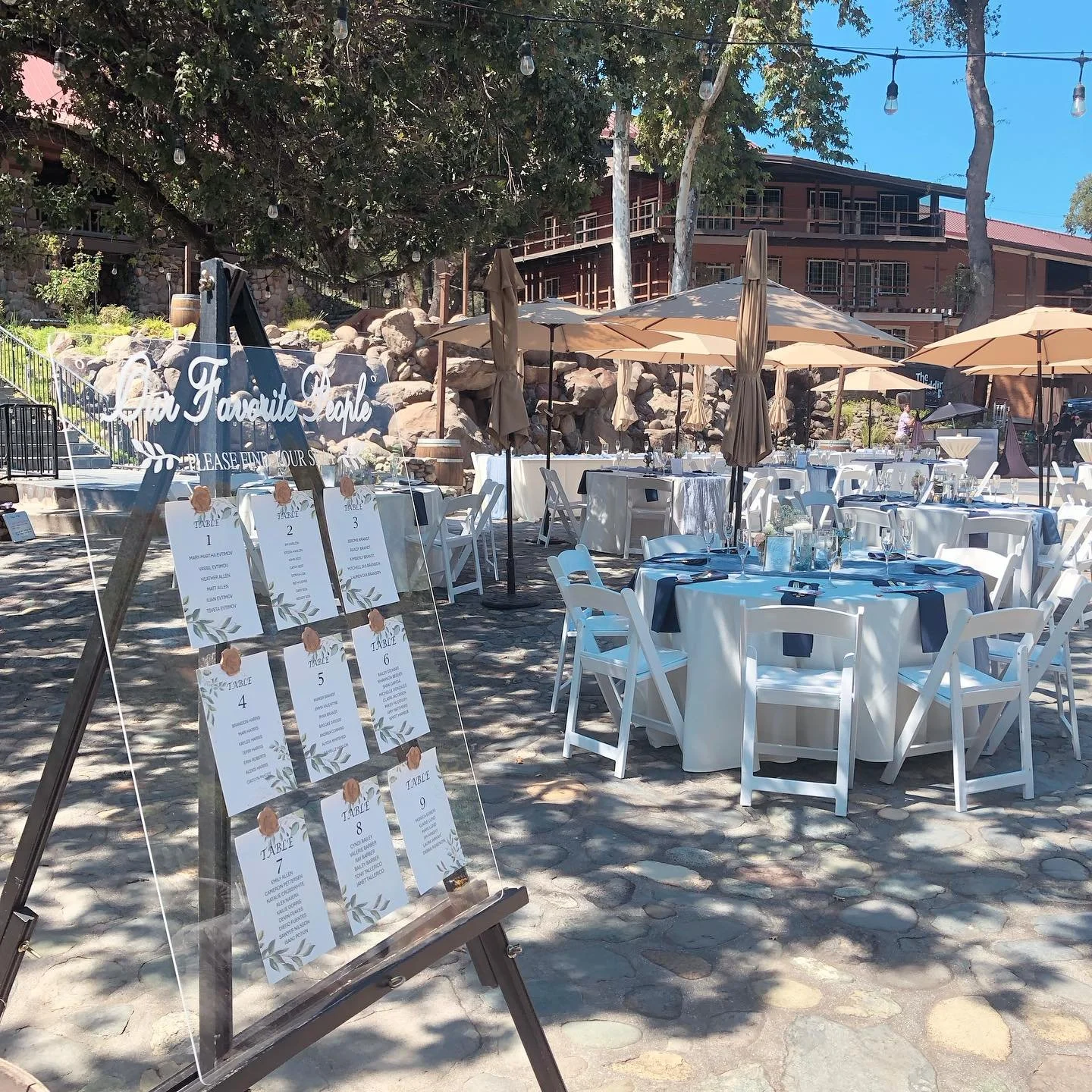 A sweet celebration and a breeze on a warm summer wedding day! ☀️💓