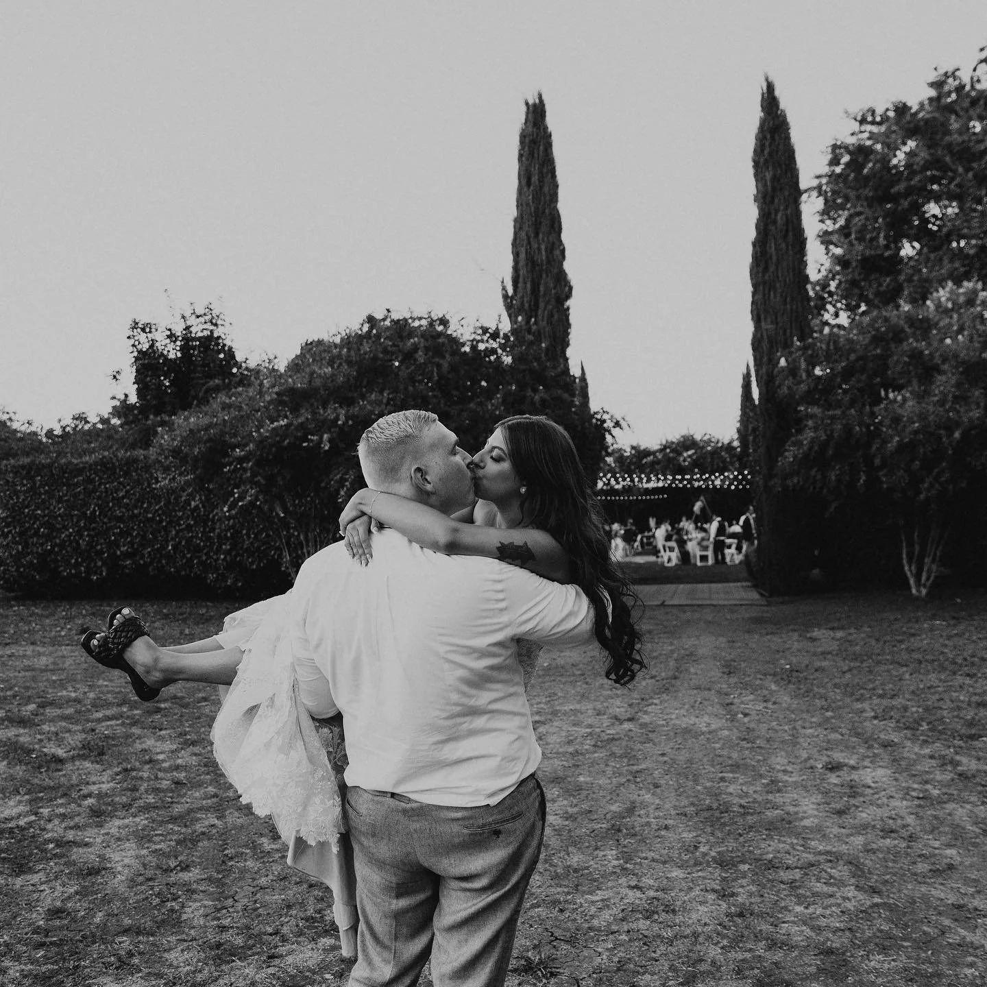 If you ask us, yes you can definitely kick your feet up when you&rsquo;ve got an amazing venue plus a vendor team that supports your big day! 

Venue: @irongategardeninn
Bar Service: @marlowbar
Photography: @sheahignellphoto
DJ: @chicoweddingdj
Cater