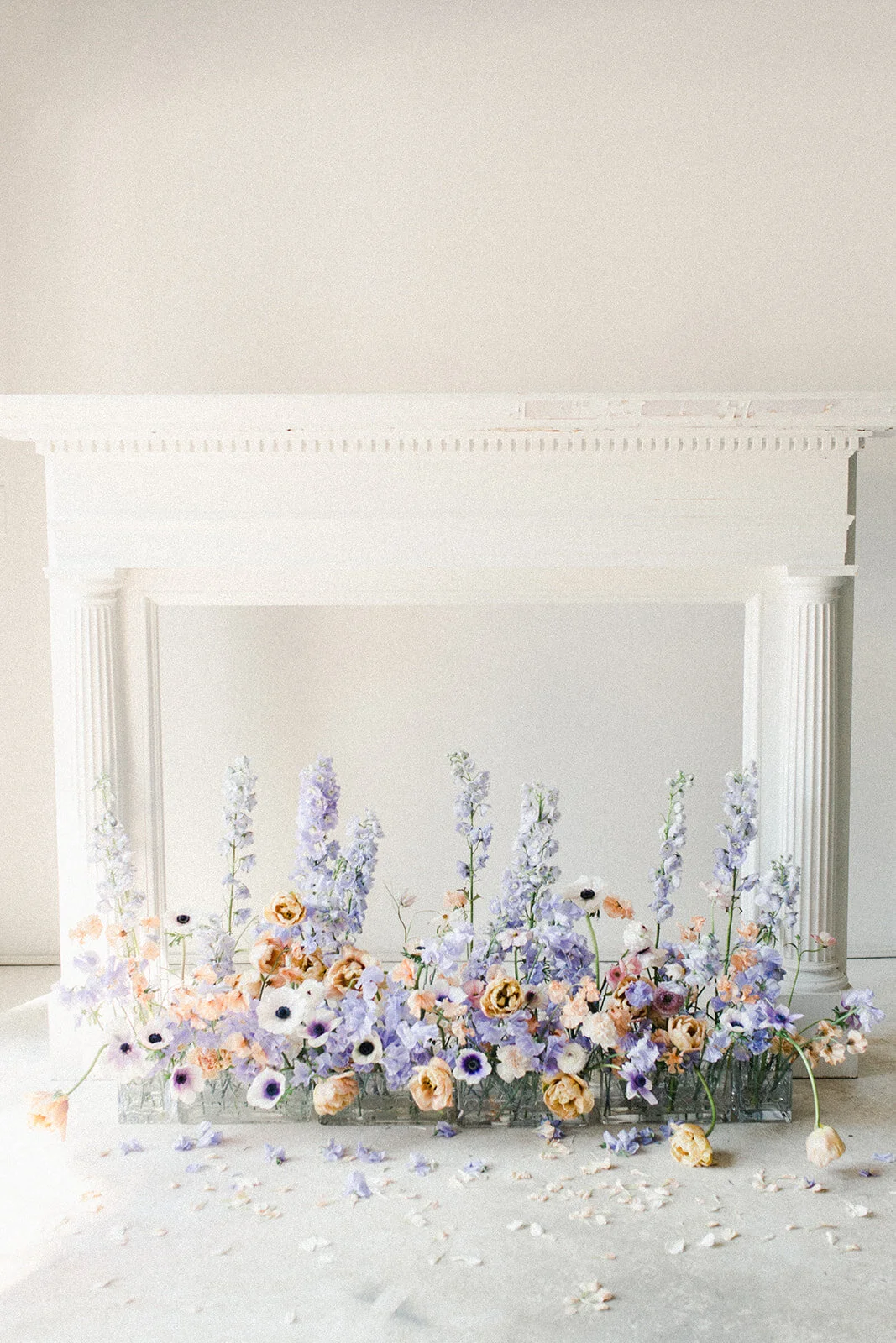 Ashley-Fox-Tablescapes-Fireplace-Arrangements-Marit-Williams-Photography-1.jpg