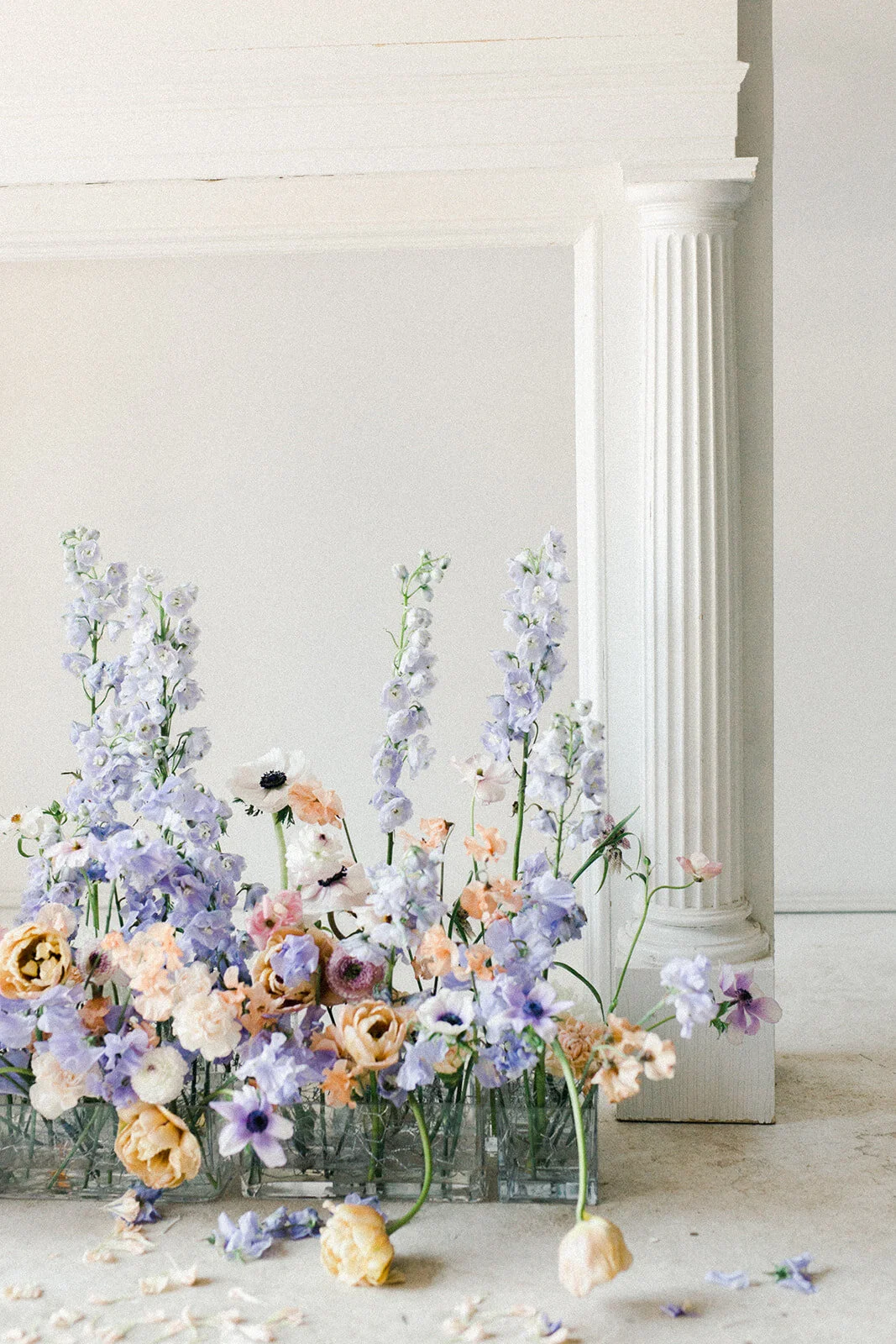Ashley-Fox-Tablescapes-Fireplace-Arrangements-Marit-Williams-Photography-8.jpg