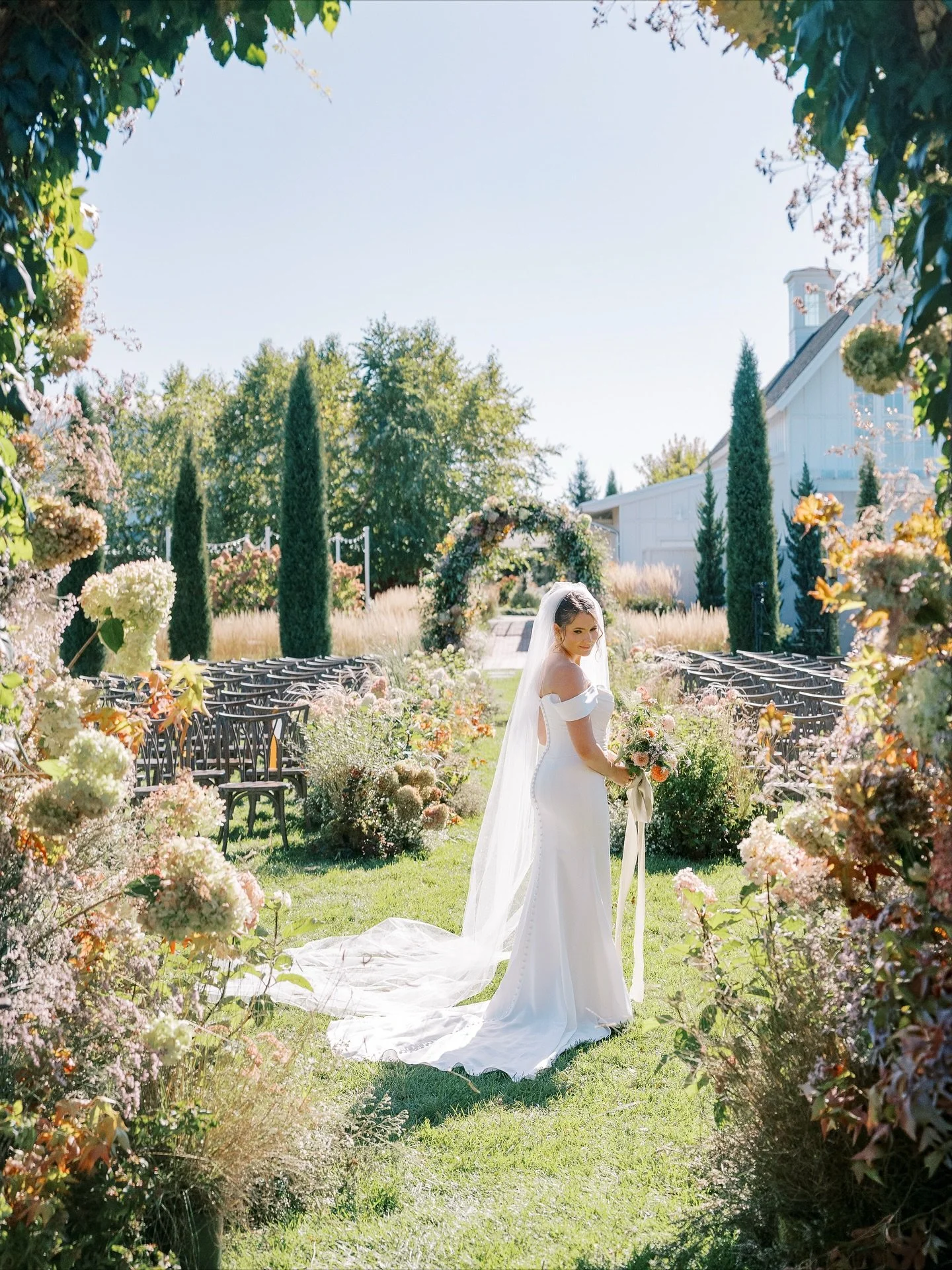 Autumn arches for Hailey and Patrick in September🍁🌸🍂
.
A winding 35&rsquo; aisle of hydrangea, grasses and sedum echoing the surrounding venue&rsquo;s landscaping and connecting the two arches.
.
Coordination @honeyhill_weddings 
Venue @redeemedfa