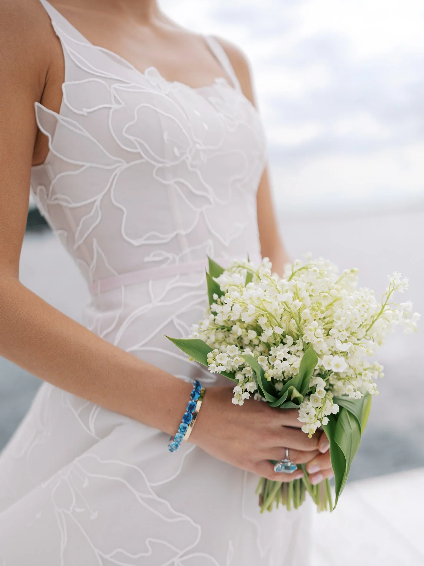 Lily of the Valley for Kelly🩵🤍🌱
.
Photographer @mikecassimatis 
Design and Coordination @jillperezevents 
Dress @mirazwillinger 
Clients @kellylanden and David
.
Paper artist @justinafreel created a custom, heirloom piece for Kelly following the w