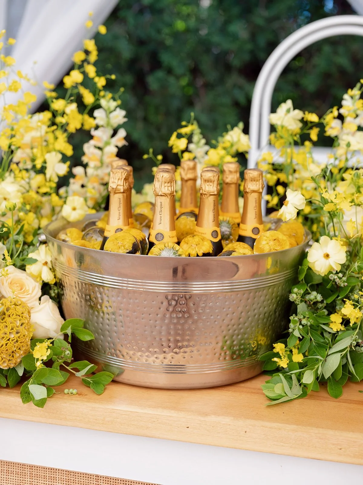 Champagne and brunch💛🥐🥂
.
Enya and Elle&rsquo;s morning after, post-wedding gathering complete with flower ice spheres and scenic food pairings @chowgirlscatering 
.
Photo @lollipopmedia_mn
Planning &amp; Design @poppatievents 
Lighting @phosevent