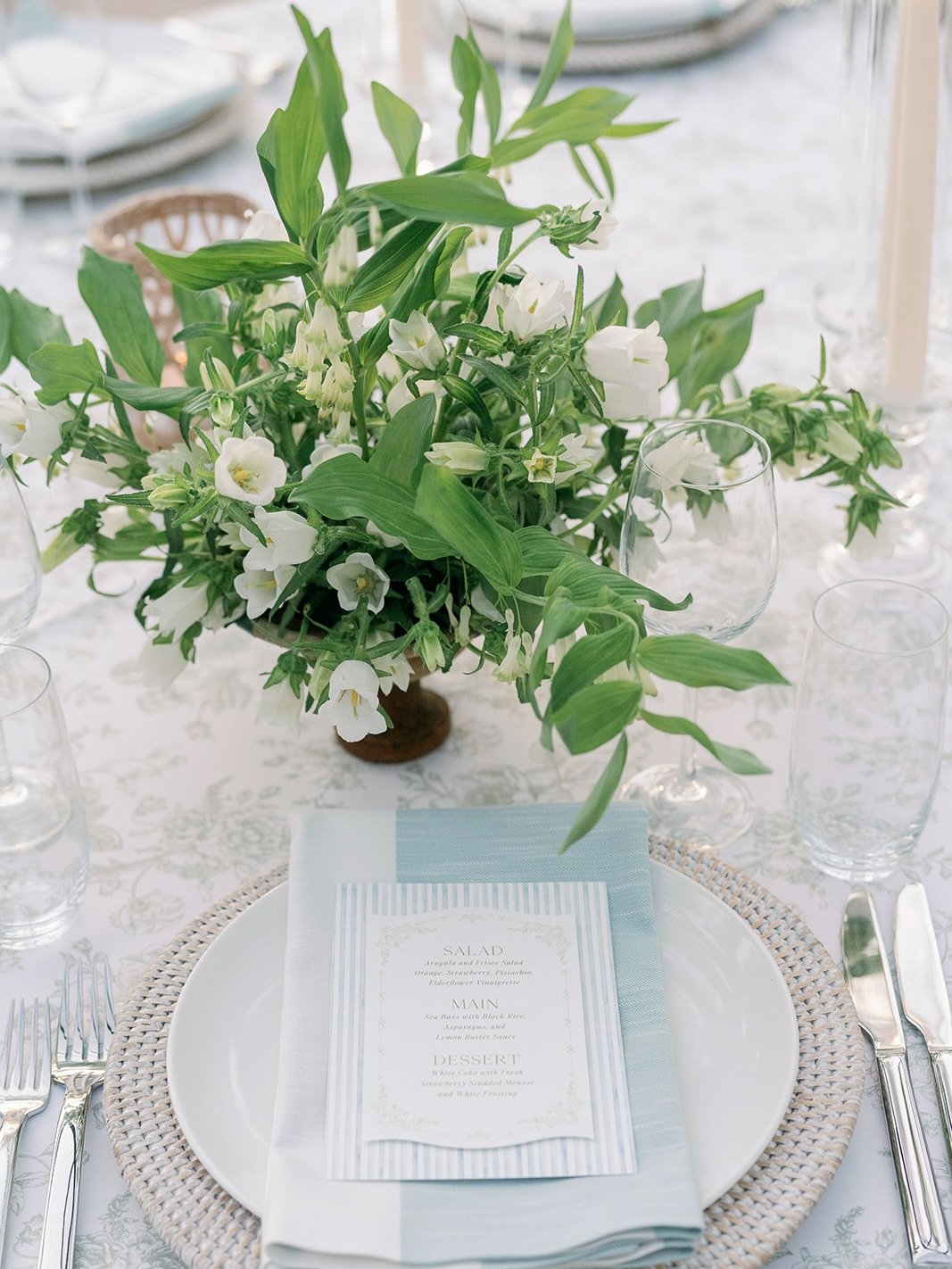 Spring Workshop Announcement coming Monday🩵
.
A two-day workshop focusing on sustainable, large-scale design, bouquet and centerpiece work at @thecedarhurstmansion 
Limited seating of four attendees.
.
Link in bio for registration goes live Monday m