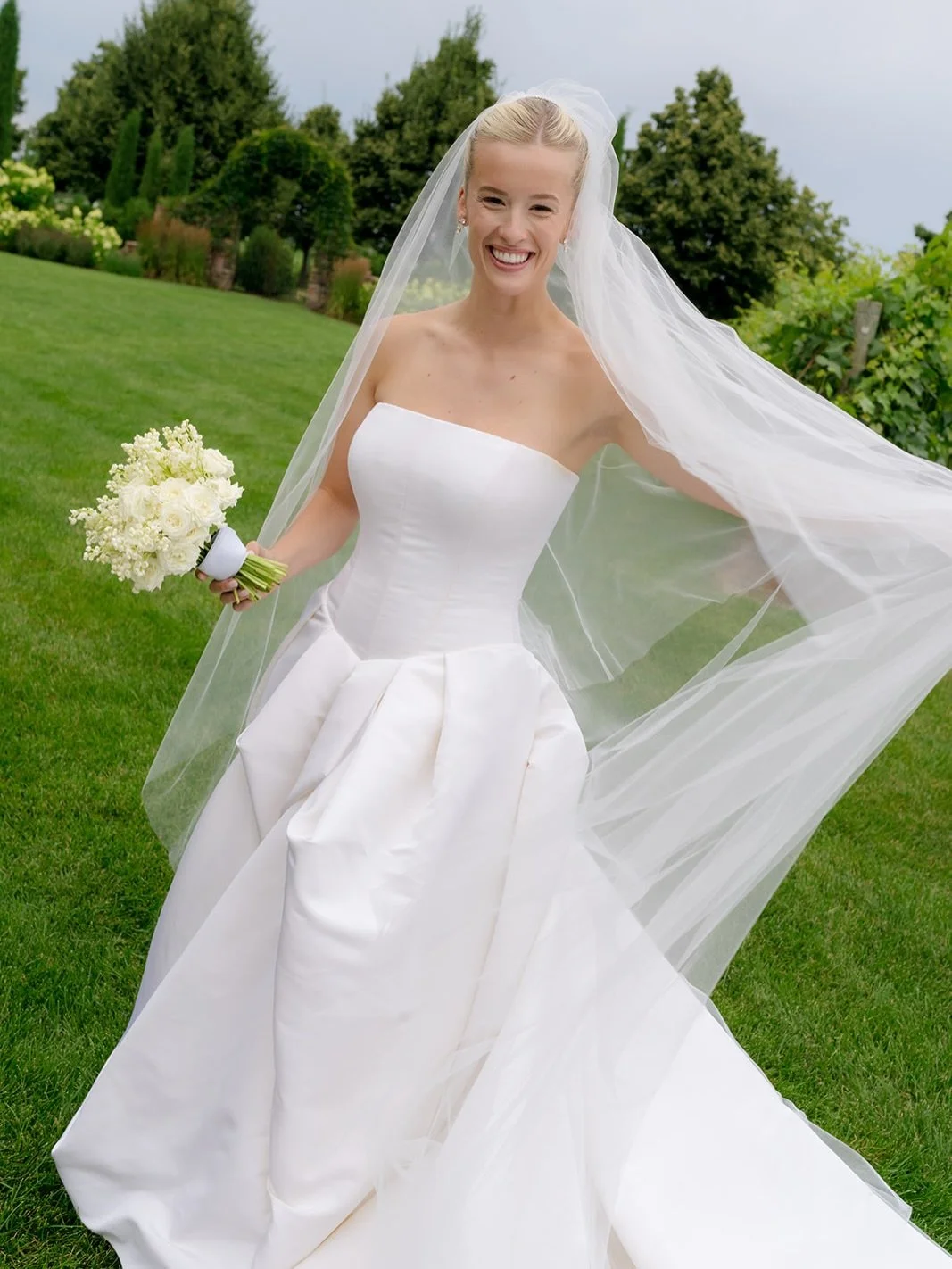 Greta and Andrew🤍🤍🤍
.
With @wovenbywhit in July 
.
A pav&eacute; bouquet of majolica roses and lily of the valley for Greta Rose Yoon @gretaryoon 
.
Coordination and Design @wovenbywhit 
Images @mollypeachphoto 
Venue @redeemedfarm 
Dress @verawan