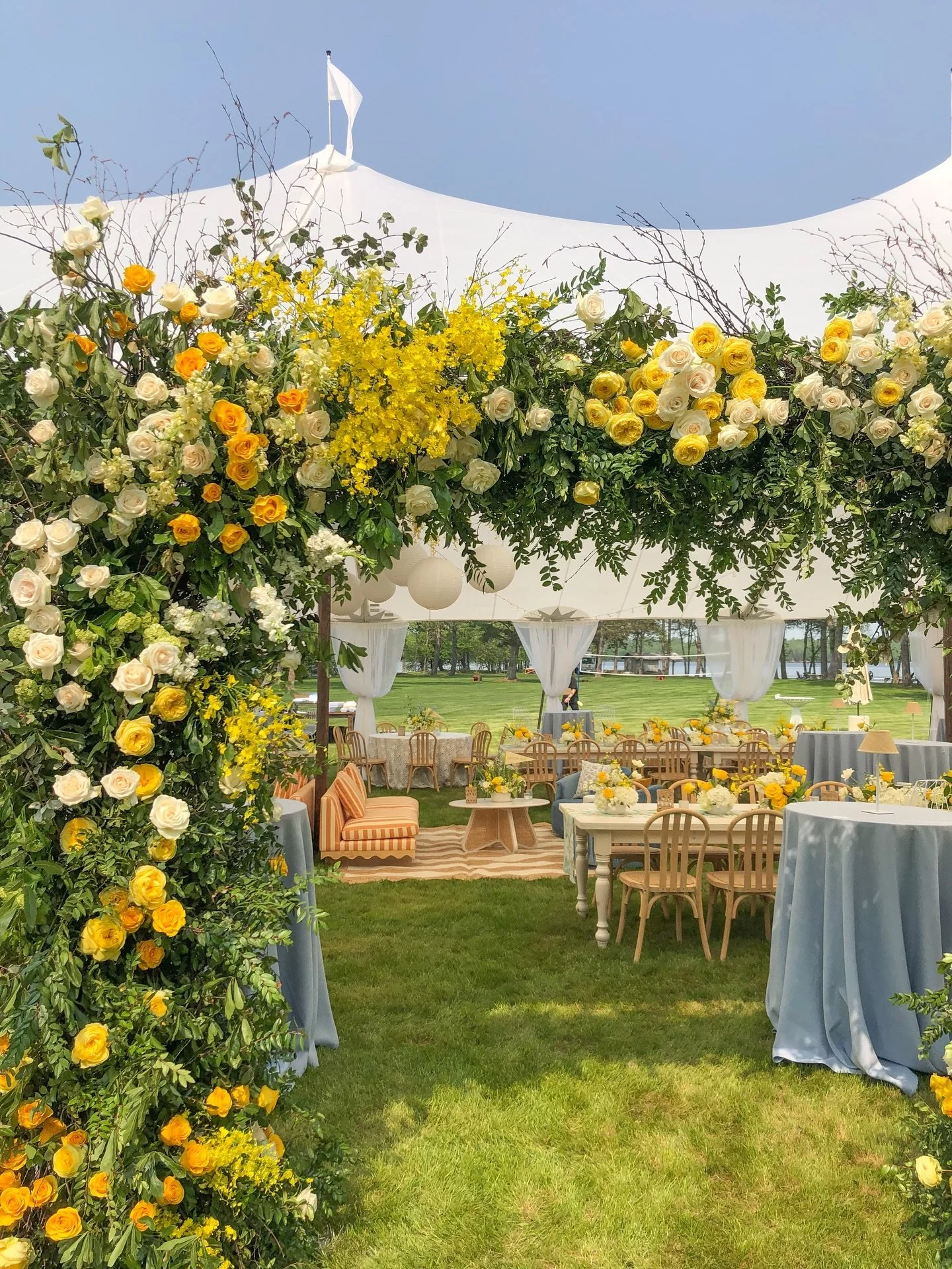 Kenzie&rsquo;s Graduation💛🩵
.
Lakeside on the peninsula &hellip;and that blue sky.
.
Thank you to Kenzie&rsquo;s family and @archifete for having us last May
.
Planning and Design @archifete 
Floral @ashleyfoxdesigns 
Photography @louiphotofilm 
Ca