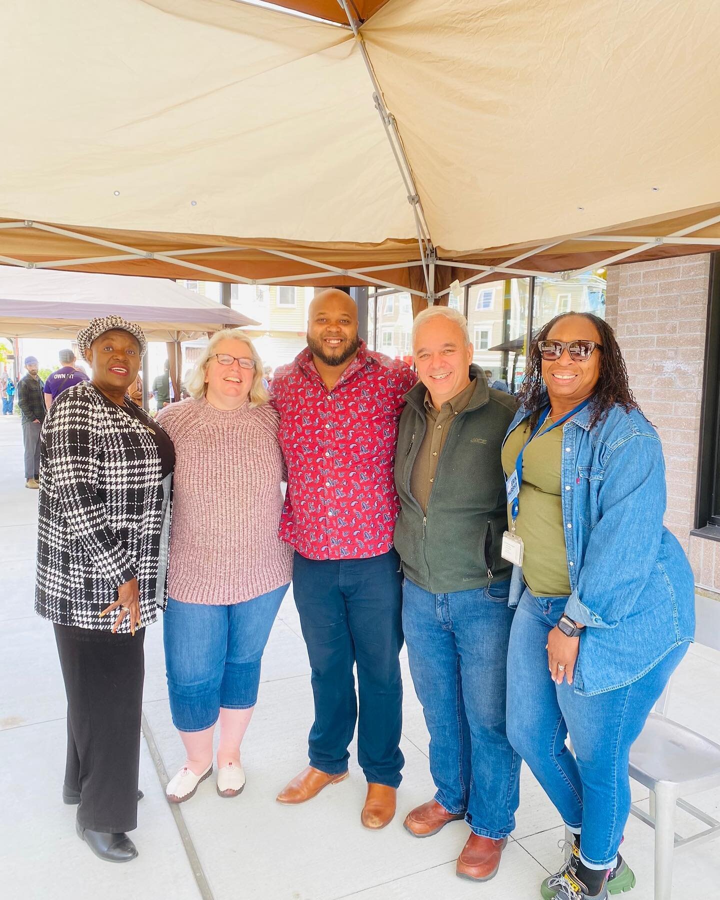 Celebrating New Bowdoin Business- Bringing out the best on Bowdoin to the grand opening of the Dorchester Food Co͏-Op. Board members, business owners and City Council Staff.

Host: @dorchesterfood_coop 

#newbusiness #startup #dorchester #healthyfood