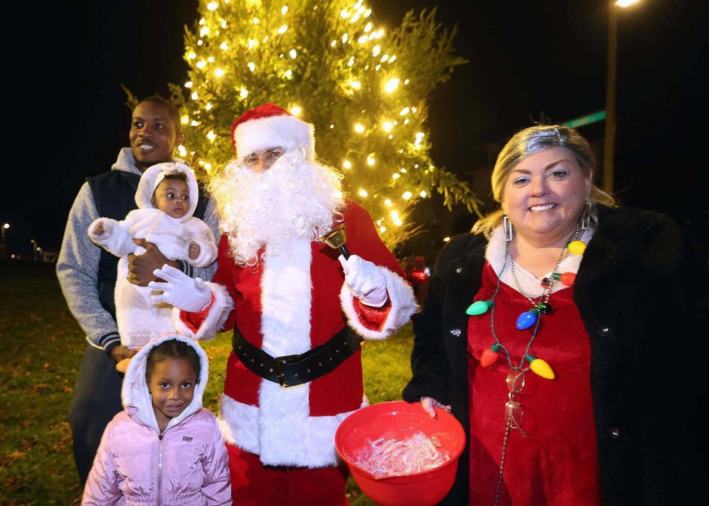 Happy Holidays! Bowdoin Geneva Main Streets welcomed Santa Claus and Mayor Michelle Wu to the annual tree lighting event at Meeting House Hill. Neighbors, families and all of Santa&rsquo;s helpers. Thank you to our local restaurants for their support