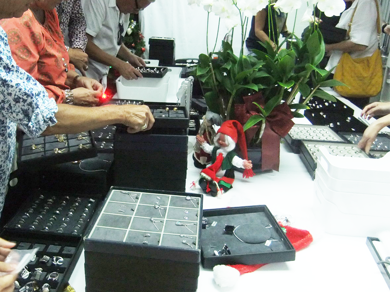 Christmas Sale for Faa Lang Fon 007.png