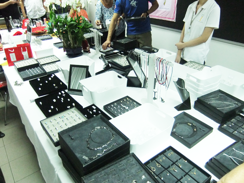 Christmas Sale for Faa Lang Fon 003.png