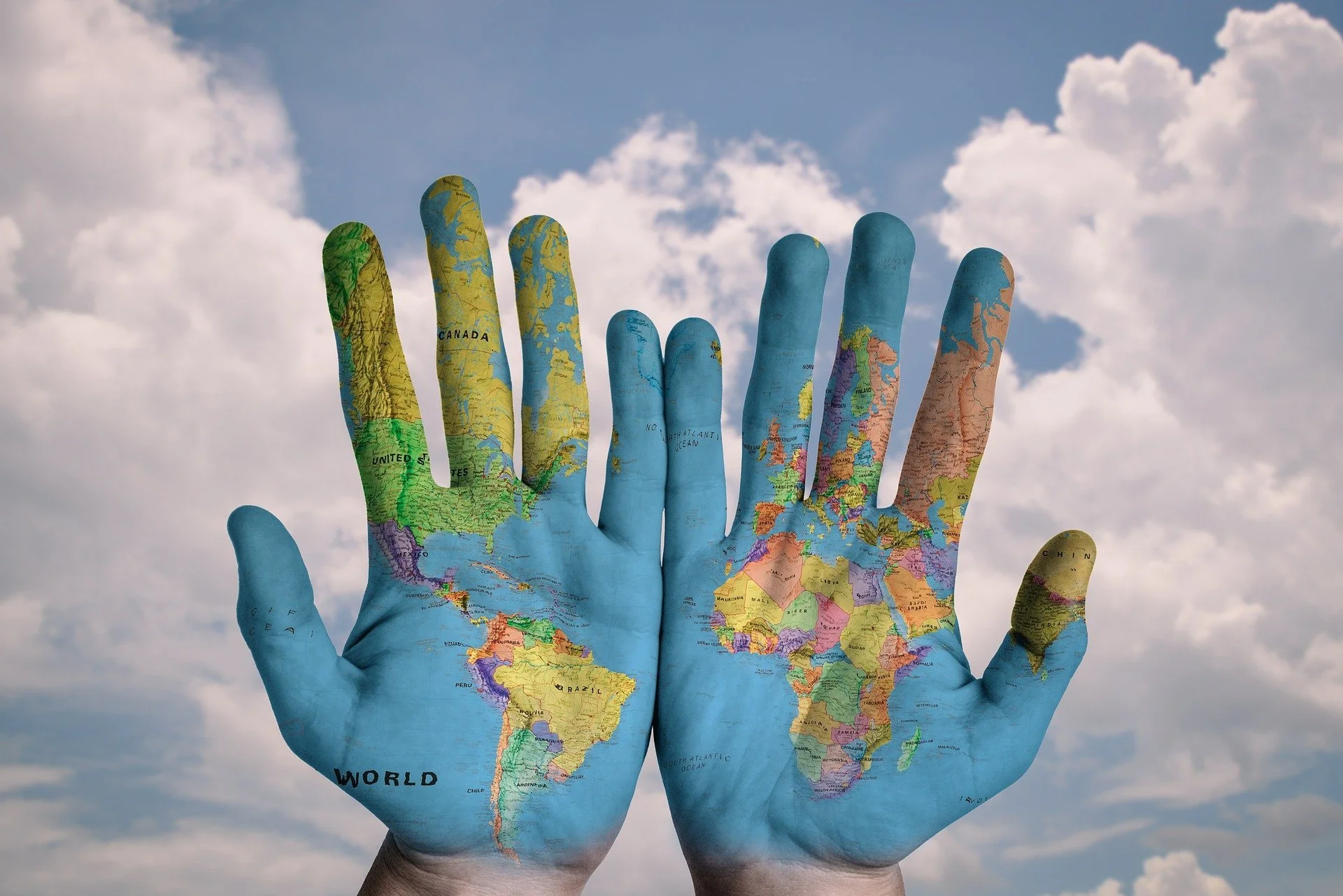hands-g7b72135f9_1920.jpg