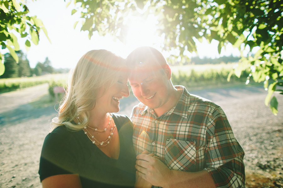 Dundee-Oregon-Engagement-Photographs-6.jpg