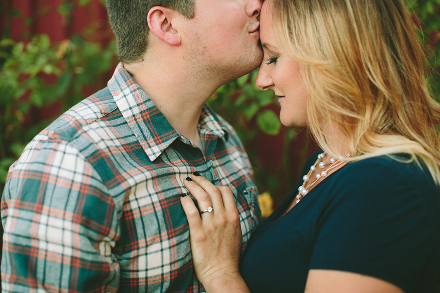 Dundee-Oregon-Engagement-Photographs-13.jpg