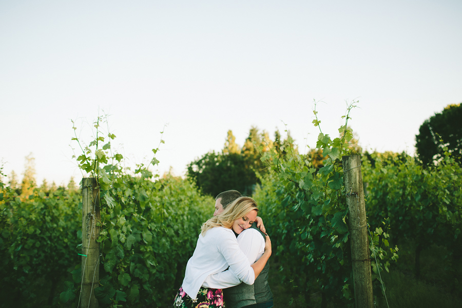 Dundee-Oregon-Engagement-Photographs-19.jpg