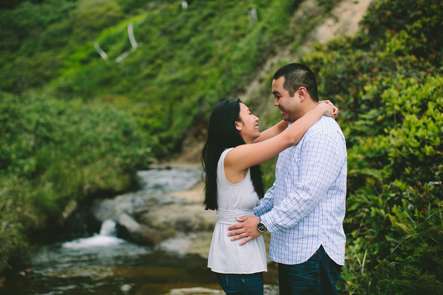 Cannon-Beach-Engagement-Photographs-10.jpg