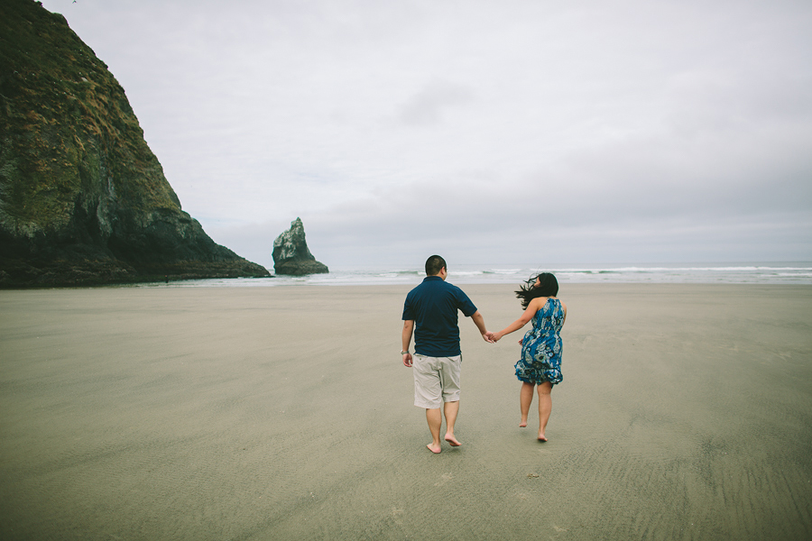 Cannon-Beach-Engagement-Photographs-24.jpg