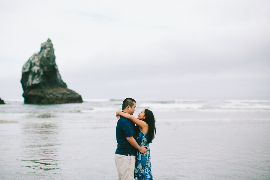 Cannon-Beach-Engagement-Photographs-30.jpg